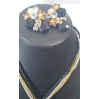 Ketting met hanger en oorbellen